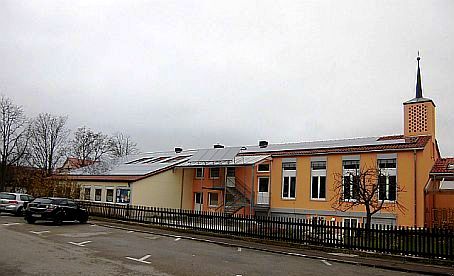 Das 2012/13 renovierte evang. Gemeindezentrum, jetzt Philipp-Melanch- thon-Haus, ist das geistliche Zentrum.